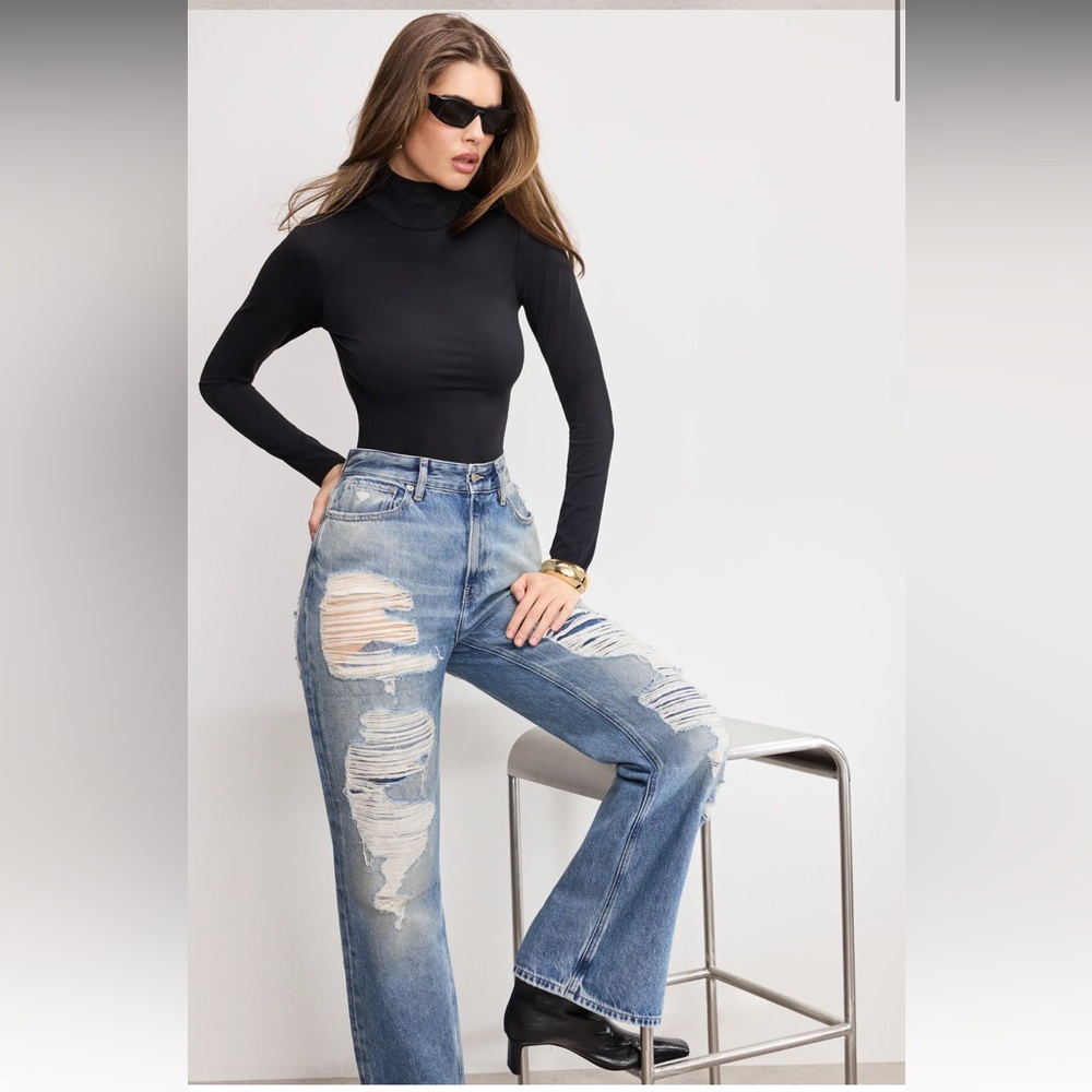 Good American Distressed Light Blue Straight Leg Jeans - Picture 13 of 13